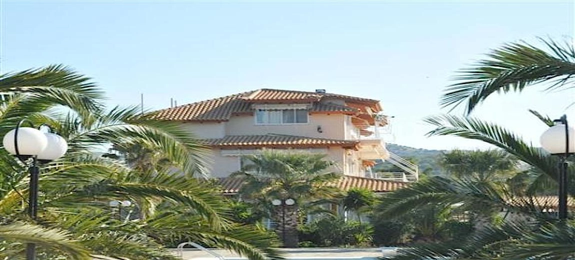 The Gianormous Villa